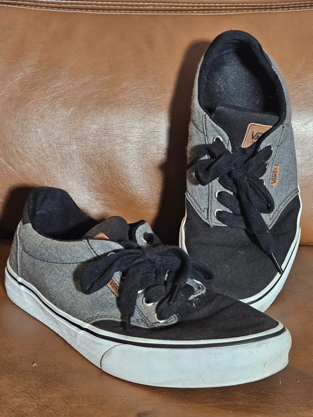 Mens low top Vans